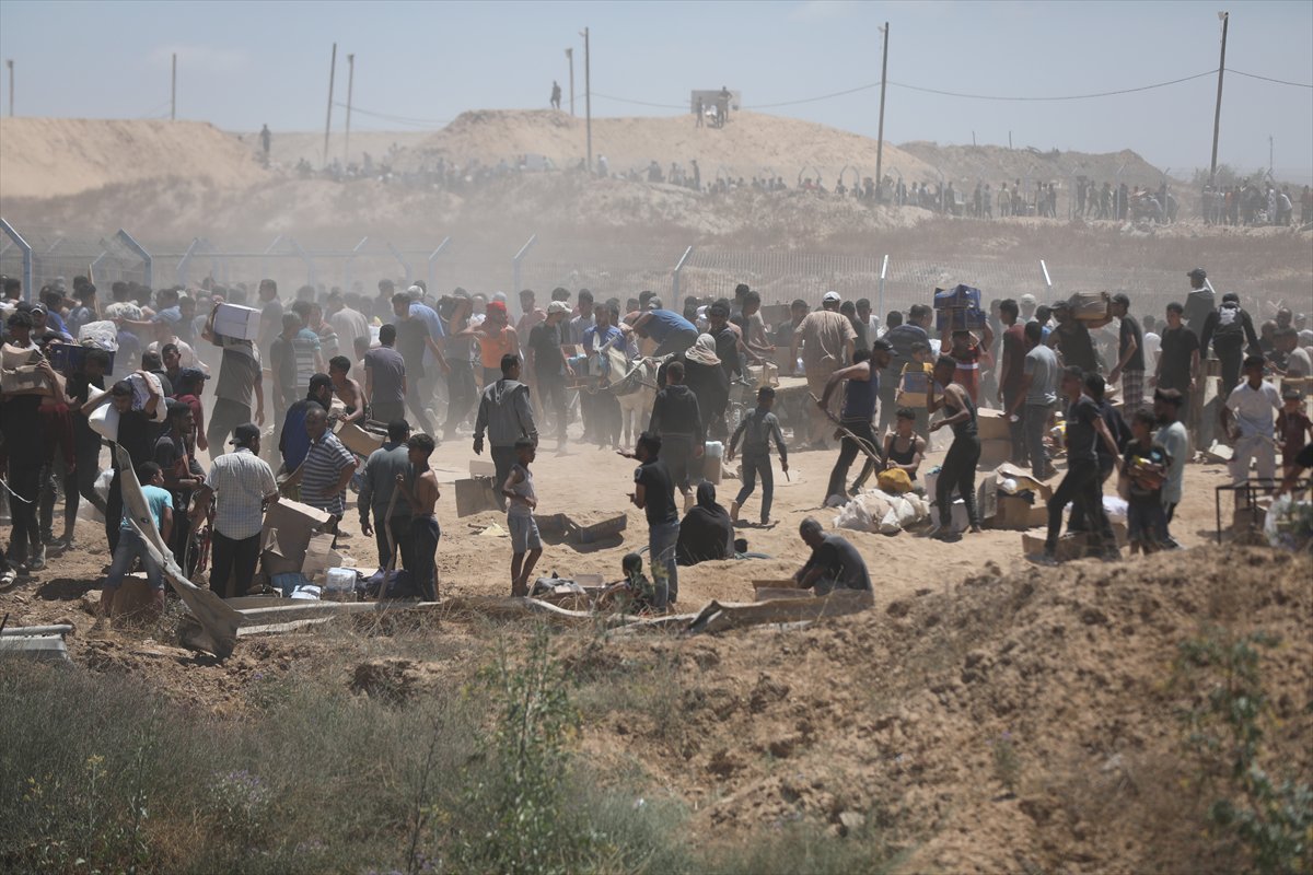 Filistinliler, yardım dağıtım noktasına akın etti