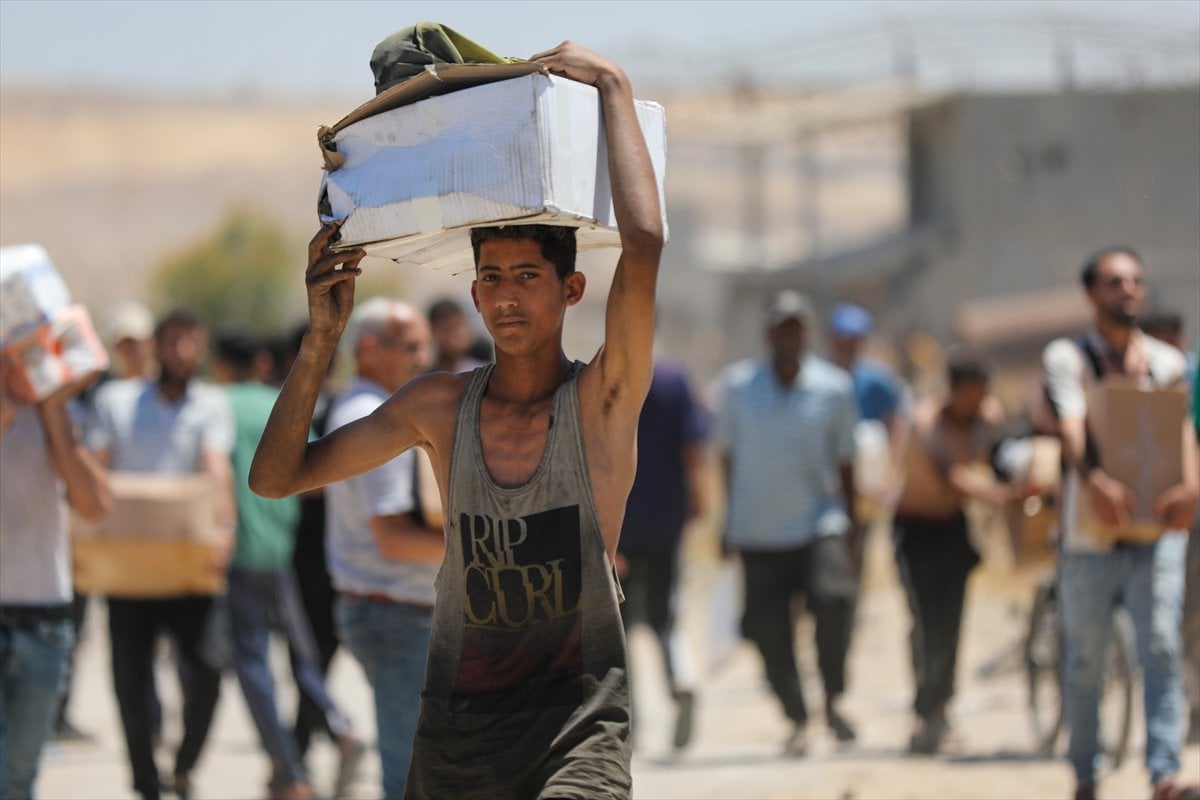 Filistinliler, yardım dağıtım noktasına akın etti