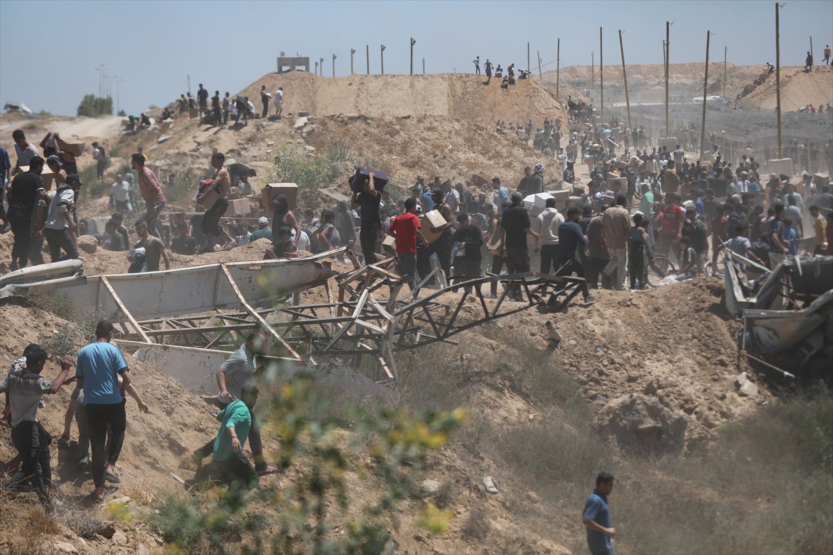 Filistinliler, yardım dağıtım noktasına akın etti