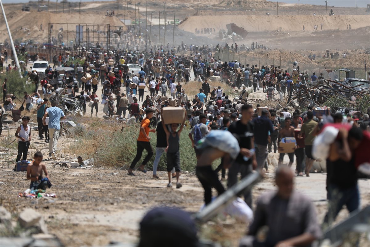 Filistinliler, yardım dağıtım noktasına akın etti