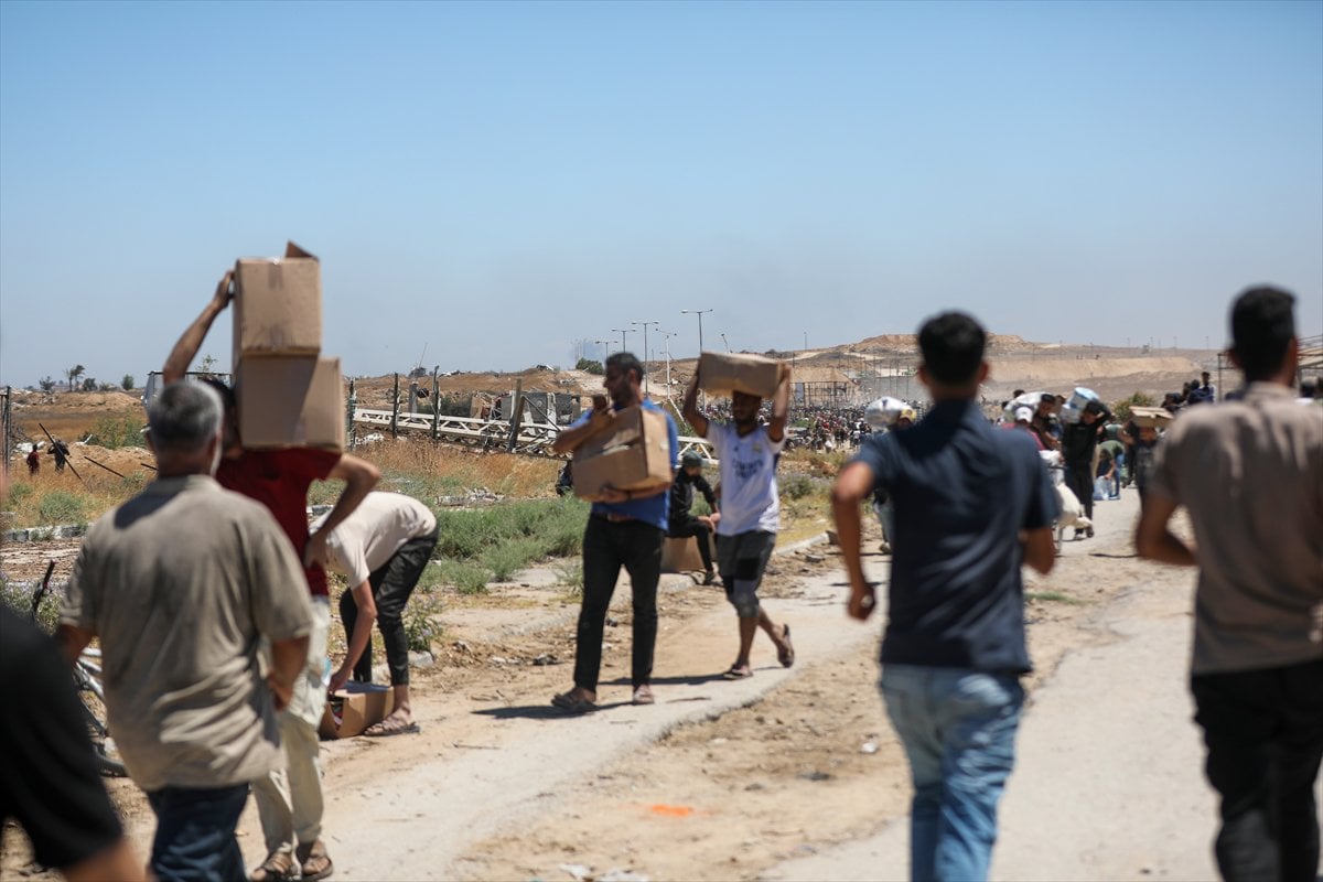 Filistinliler, yardım dağıtım noktasına akın etti