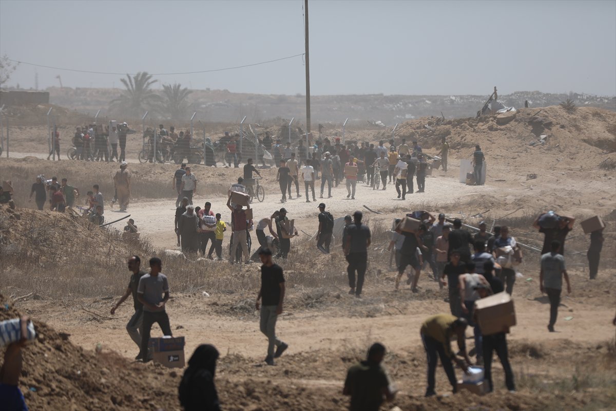 Filistinliler, yardım dağıtım noktasına akın etti