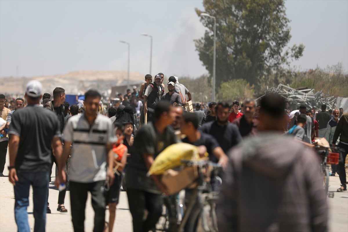 Filistinliler, yardım dağıtım noktasına akın etti