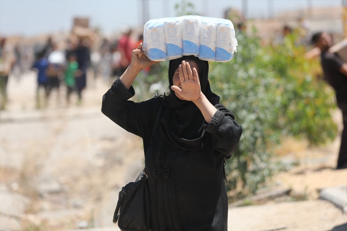 Filistinliler, yardım dağıtım noktasına akın etti