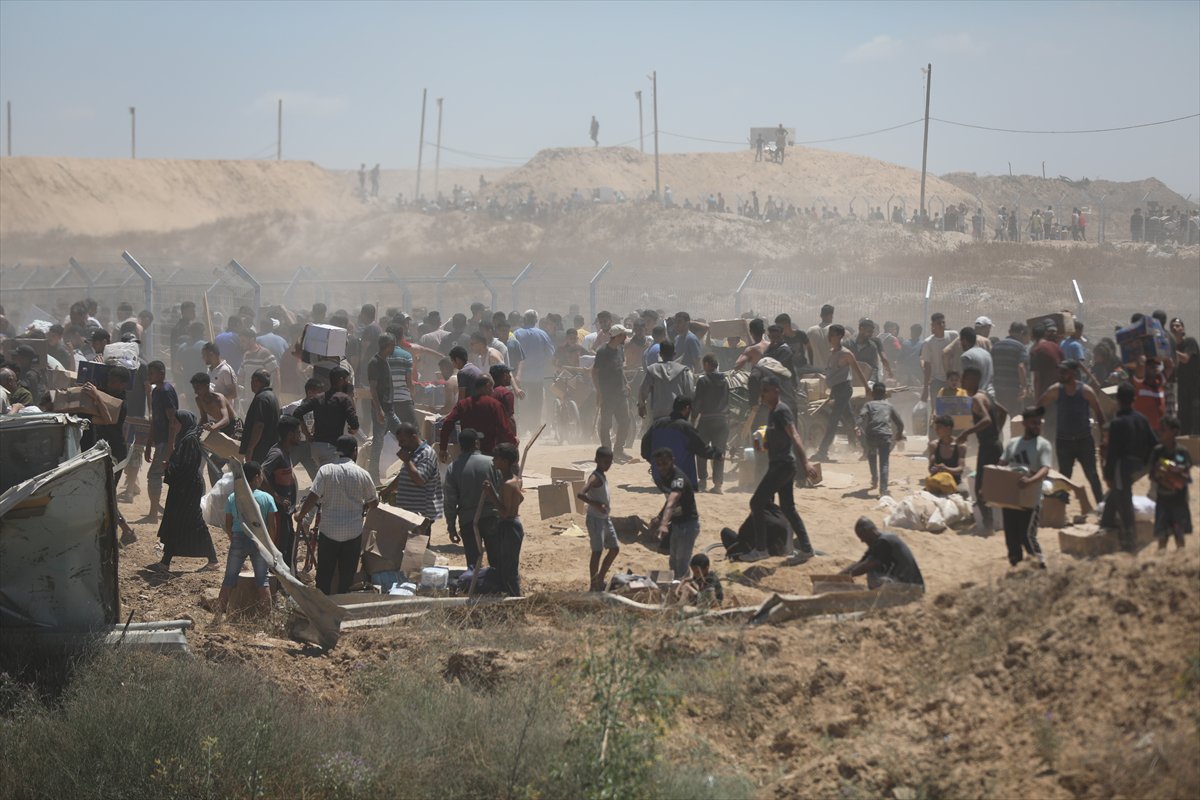 Filistinliler, yardım dağıtım noktasına akın etti