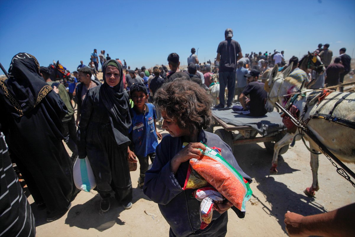 Filistinliler, yardım dağıtım noktasına akın etti