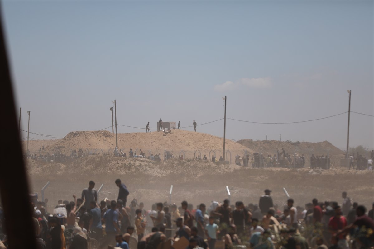 Filistinliler, yardım dağıtım noktasına akın etti