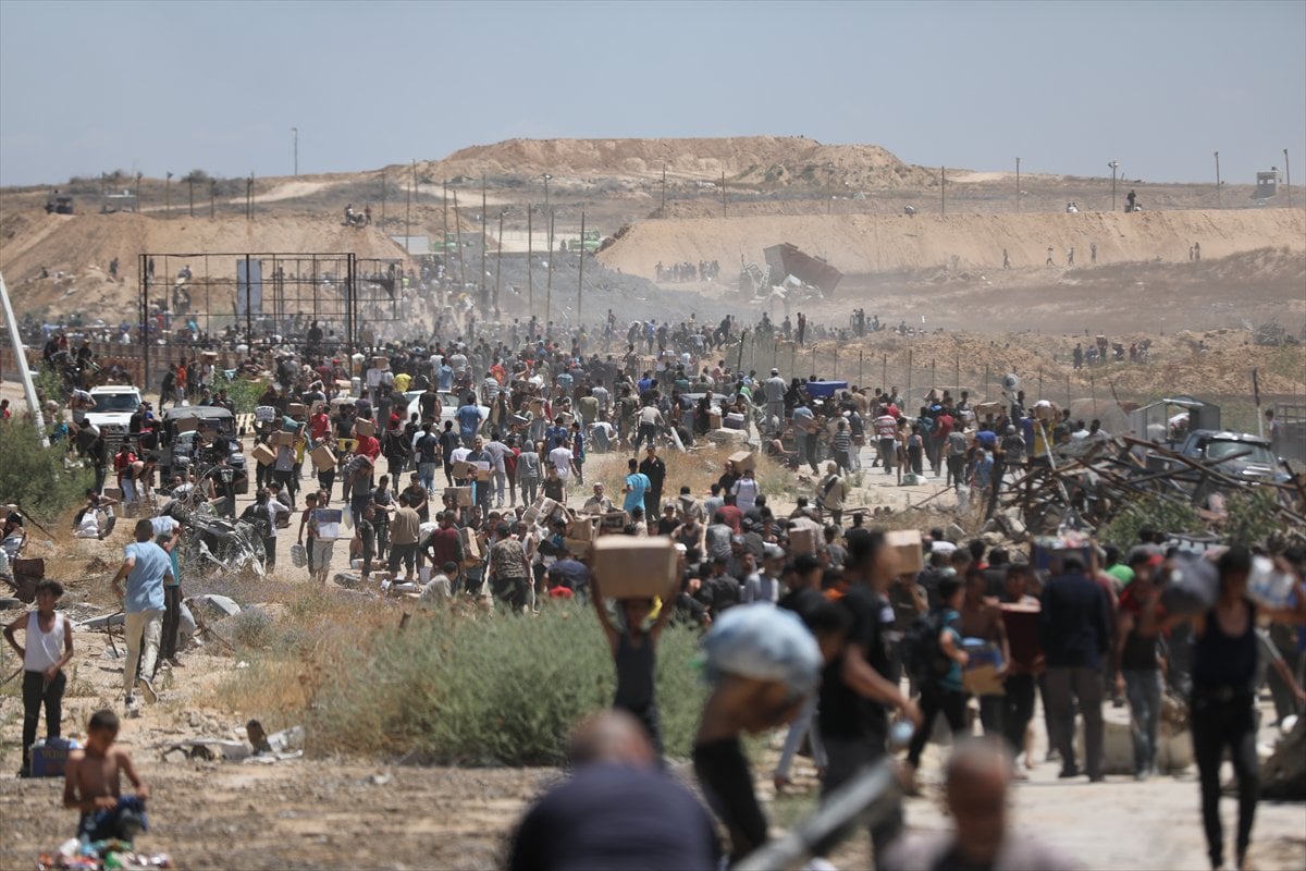 Filistinliler, yardım dağıtım noktasına akın etti