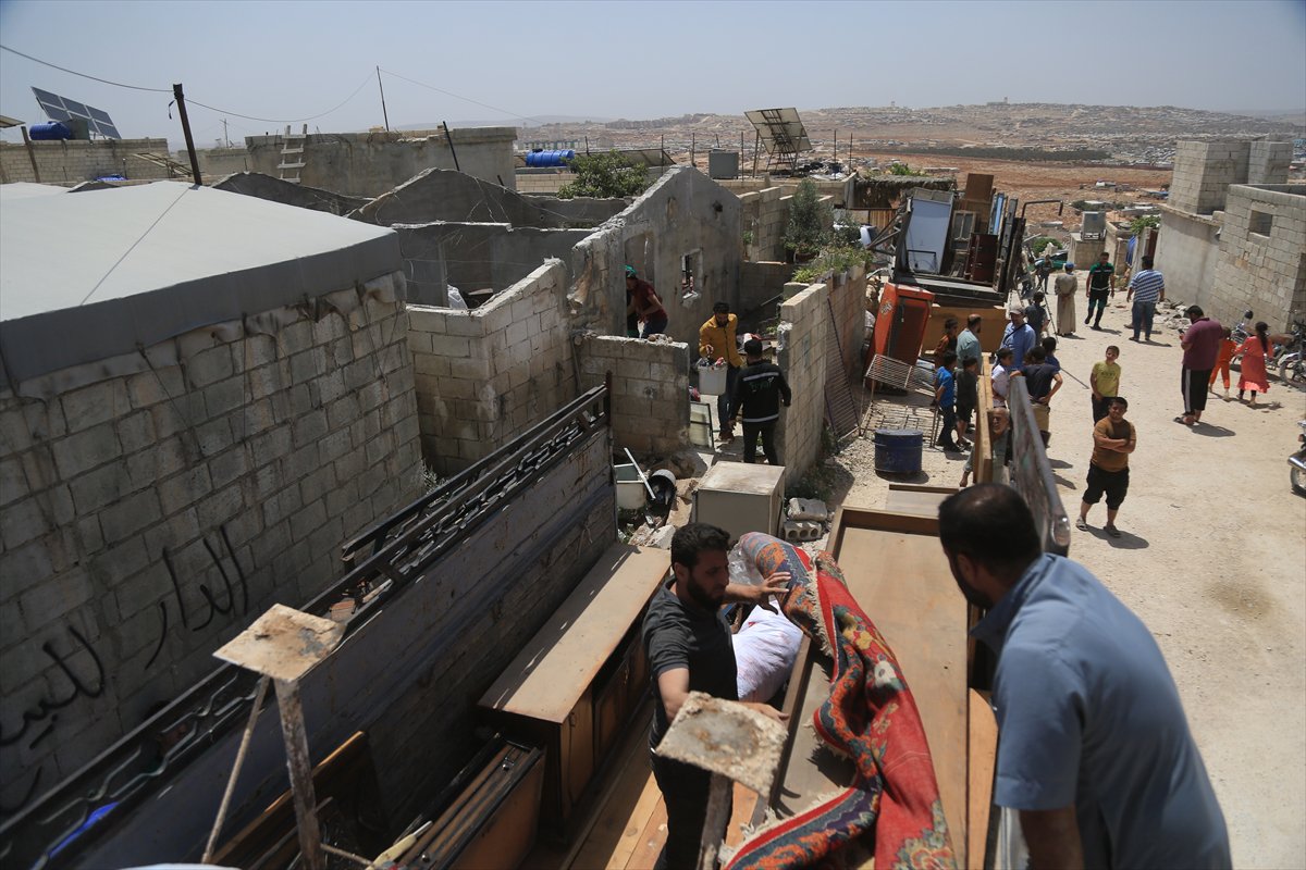 Binlerce Suriyeli, evlerine dönmeye devam ediyor