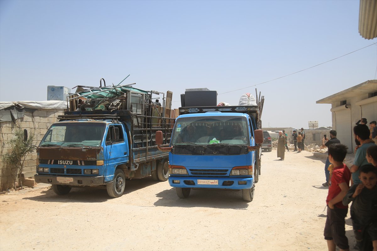 Binlerce Suriyeli, evlerine dönmeye devam ediyor