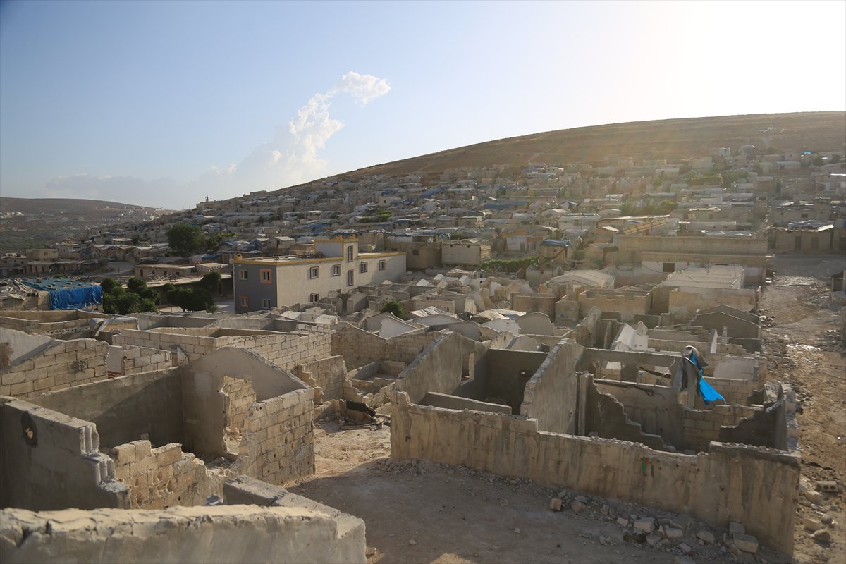 Binlerce Suriyeli, evlerine dönmeye devam ediyor