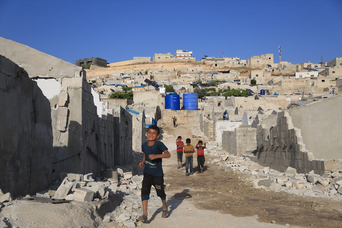 Binlerce Suriyeli, evlerine dönmeye devam ediyor