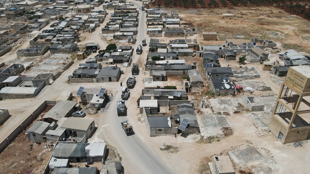 Binlerce Suriyeli, evlerine dönmeye devam ediyor