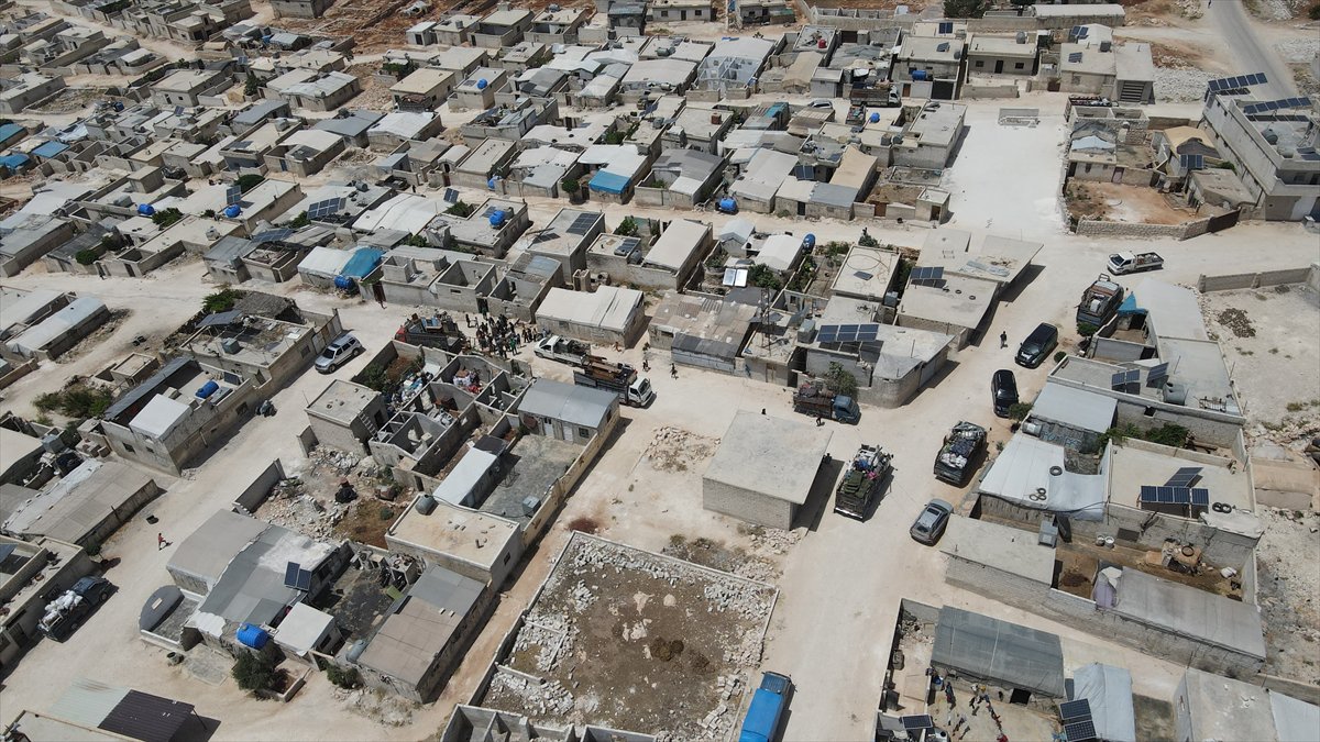 Binlerce Suriyeli, evlerine dönmeye devam ediyor