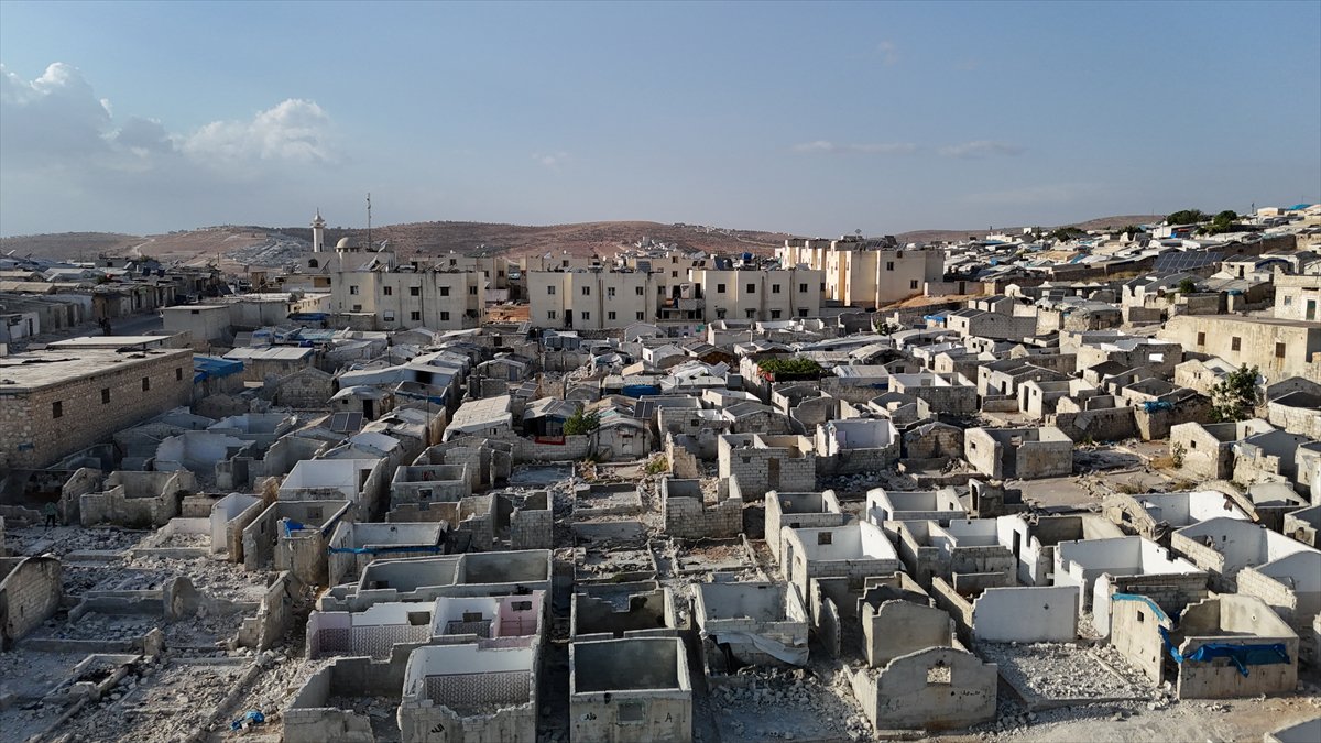 Binlerce Suriyeli, evlerine dönmeye devam ediyor