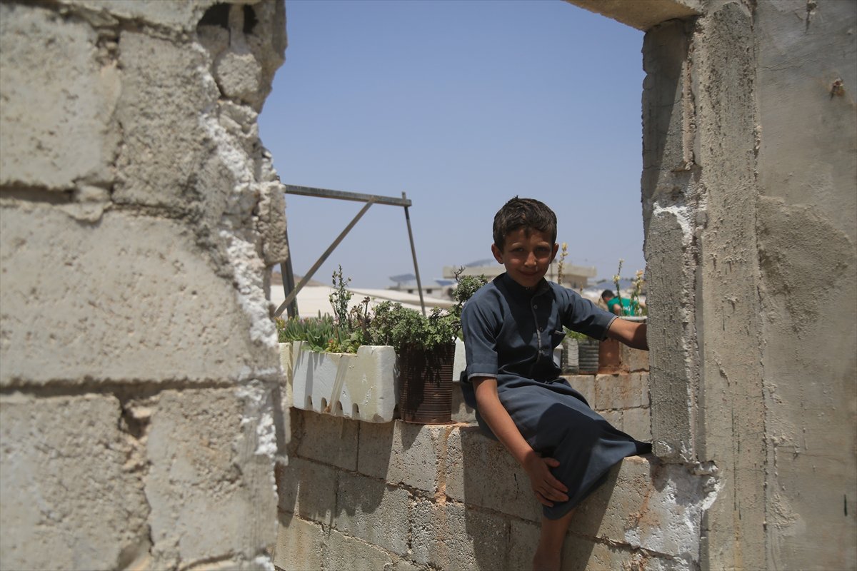 Binlerce Suriyeli, evlerine dönmeye devam ediyor