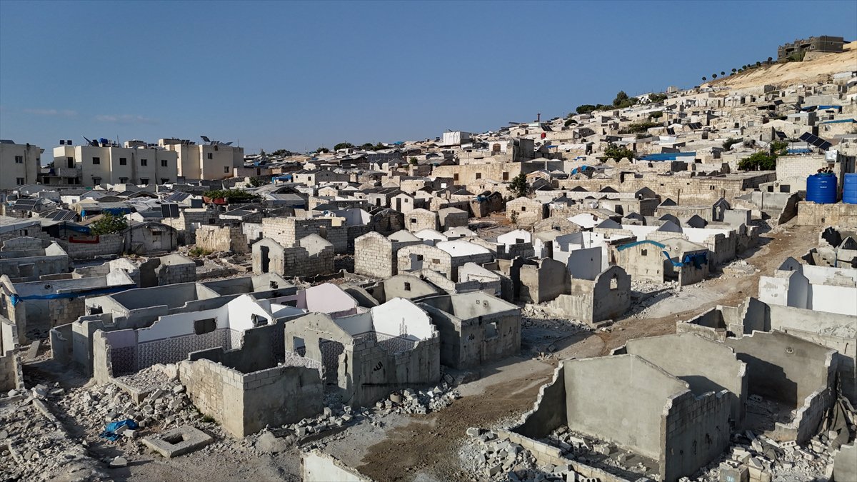 Binlerce Suriyeli, evlerine dönmeye devam ediyor