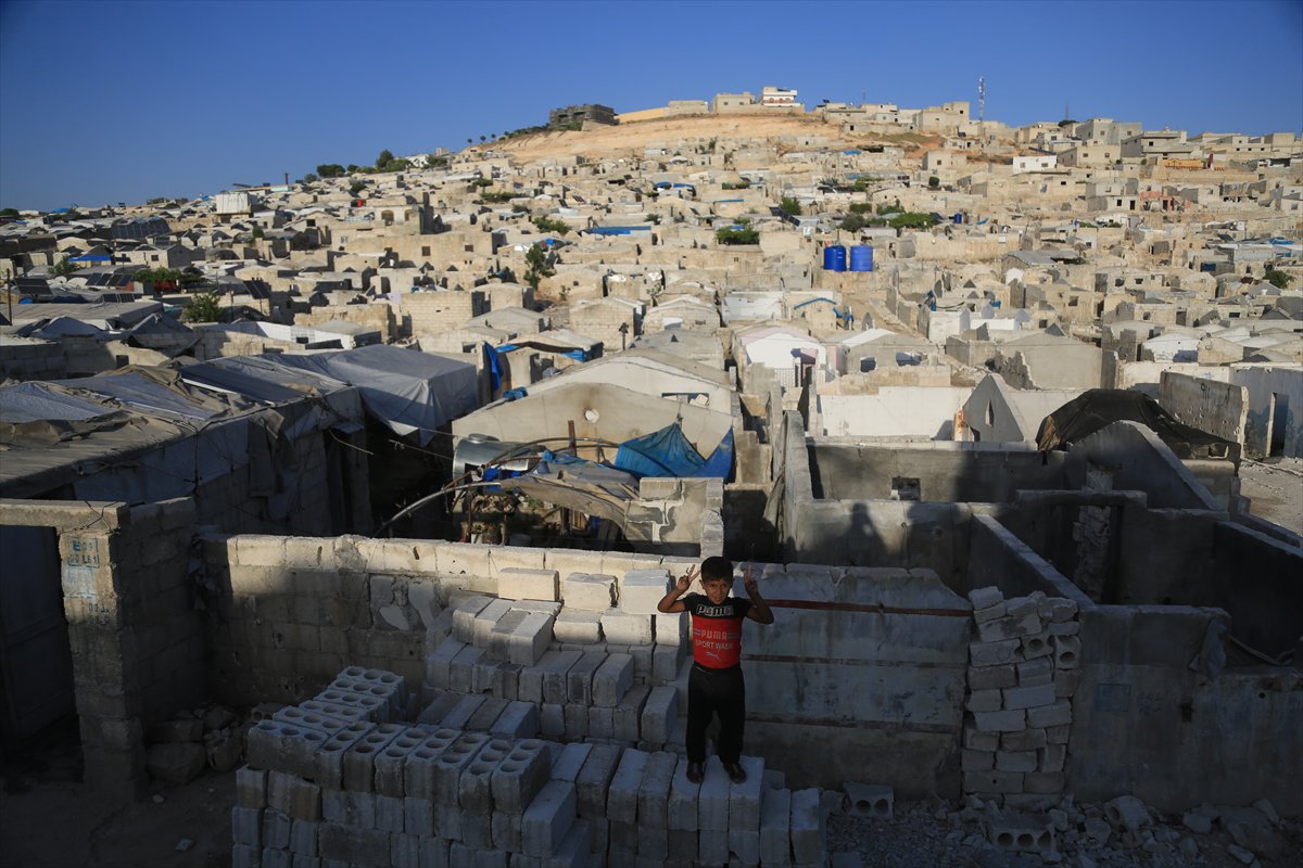 Binlerce Suriyeli, evlerine dönmeye devam ediyor