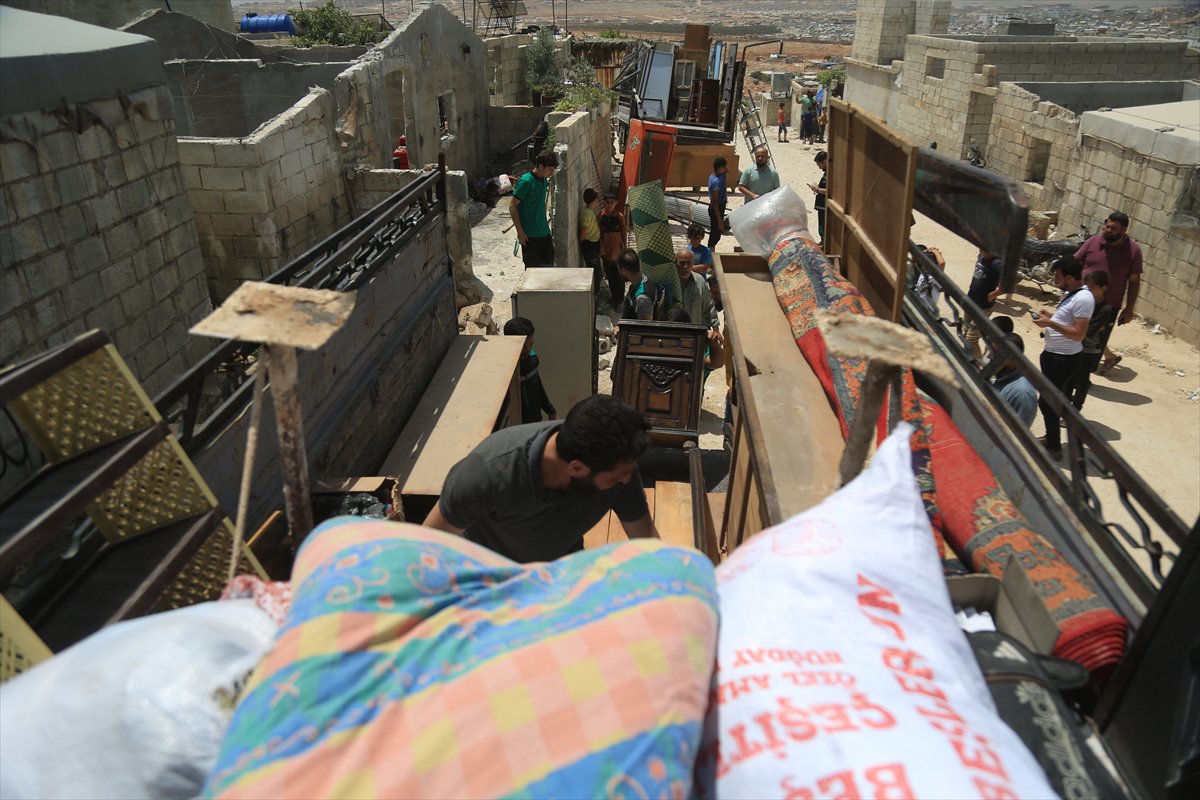 Binlerce Suriyeli, evlerine dönmeye devam ediyor