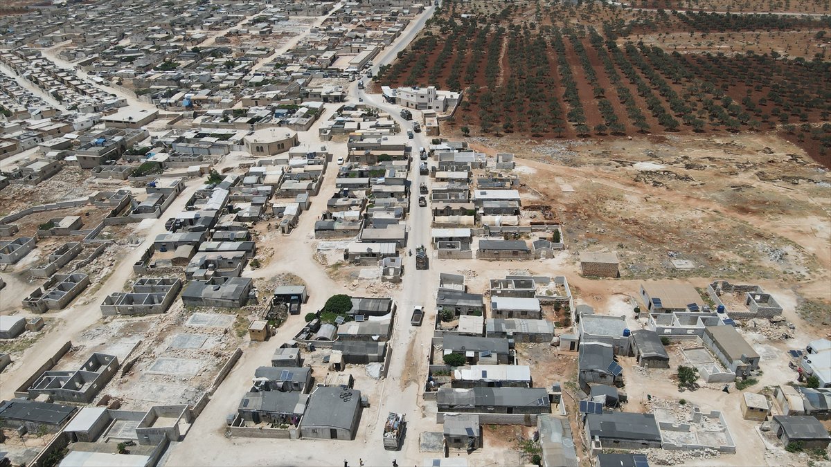 Binlerce Suriyeli, evlerine dönmeye devam ediyor