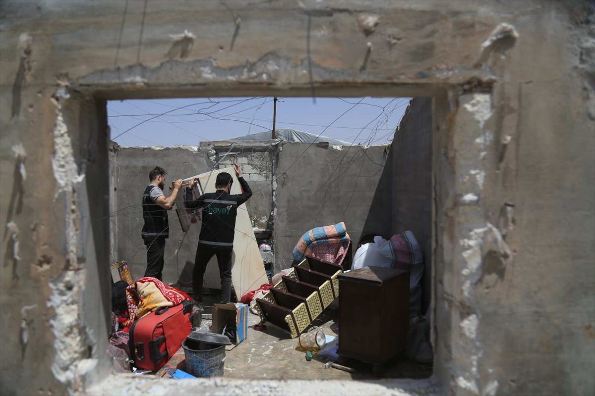 Binlerce Suriyeli, evlerine dönmeye devam ediyor