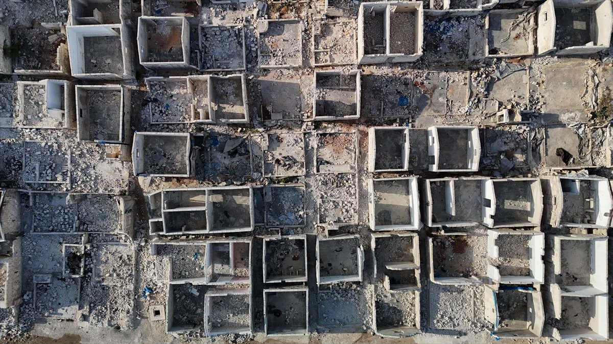 Binlerce Suriyeli, evlerine dönmeye devam ediyor