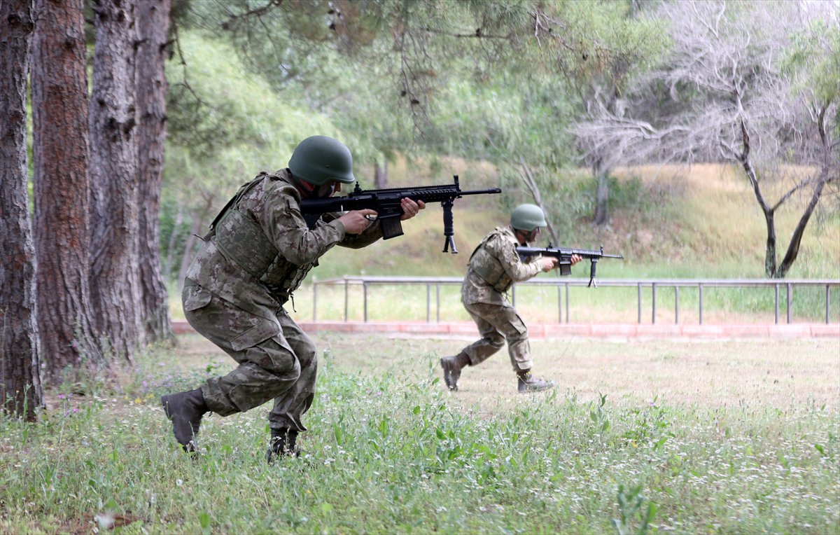 Bedelli askerlikte yoğun eğitim süreci yemin töreniyle taçlandı