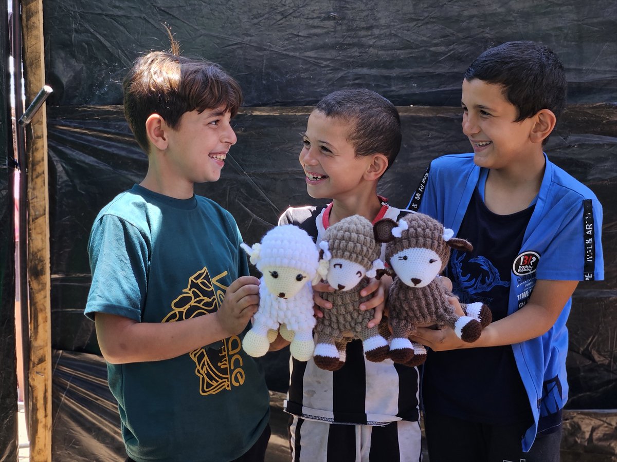 Gazze’de savaşın içinde bayram sevinci