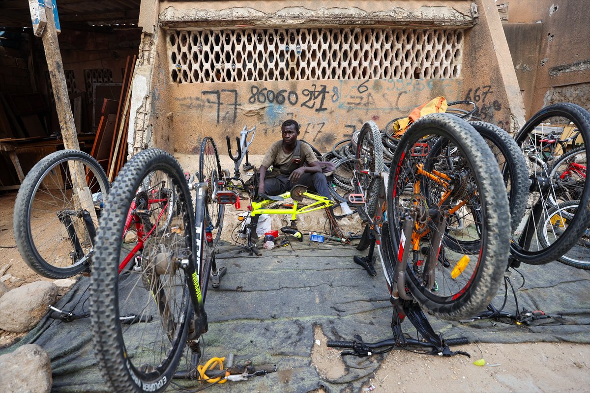 Dakar'ın renkli ve isyankar sokakları