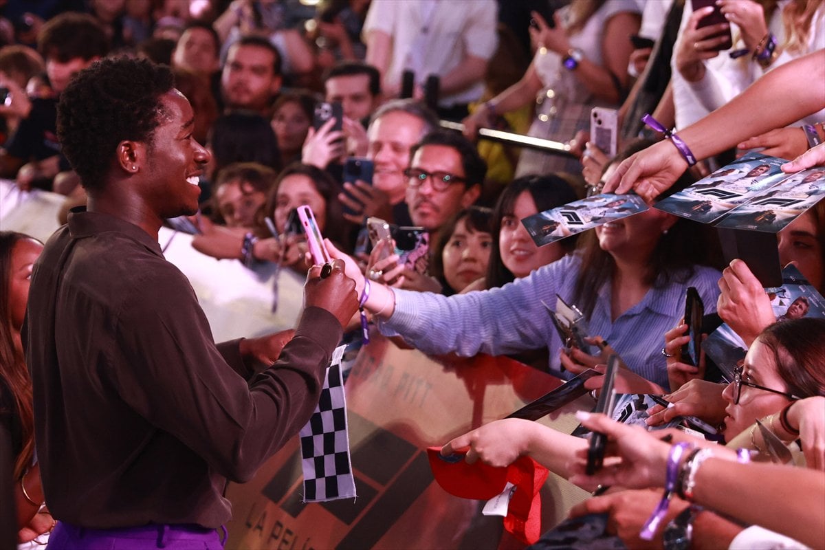 Meksika’da Brad Pitt rüzgarı: F1 The Movie’nin yıldızları buluştu