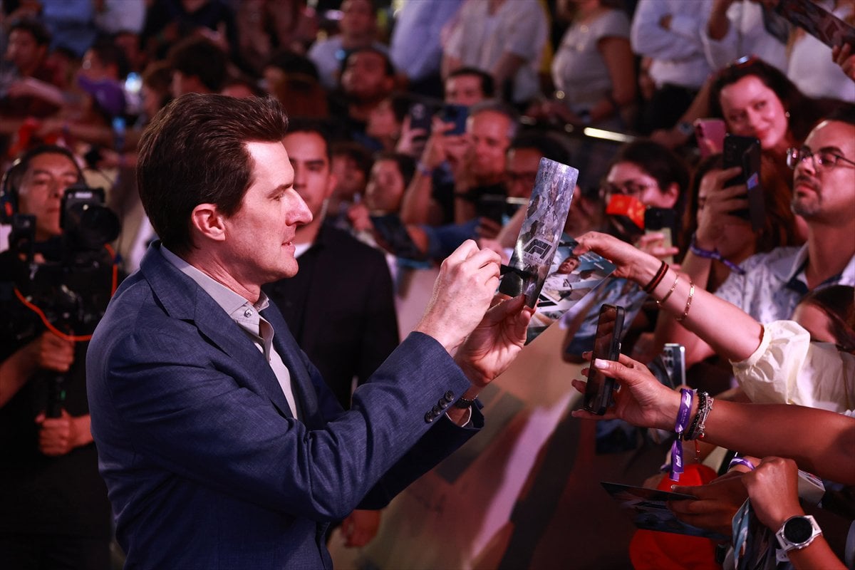 Meksika’da Brad Pitt rüzgarı: F1 The Movie’nin yıldızları buluştu