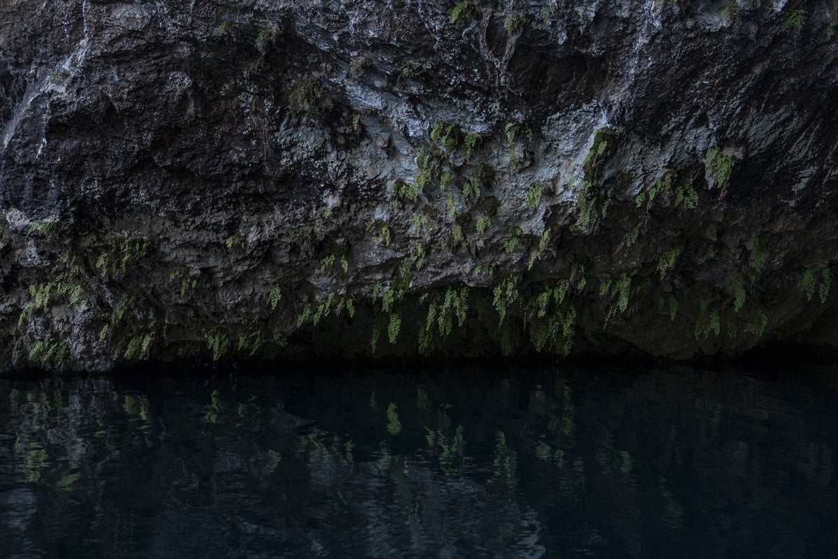 Antalya'nın yer altı cenneti Altınbeşik Mağarası ziyaretçilerini büyülüyor