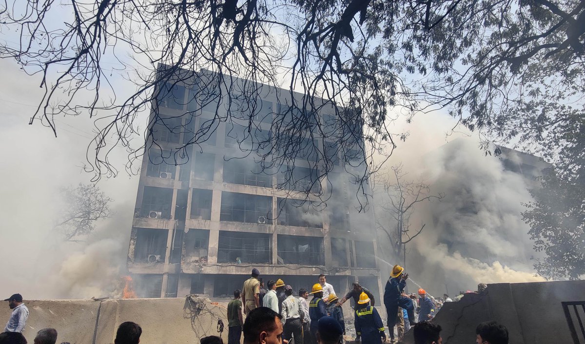 Hindistan'da yolcu uçağı düştü