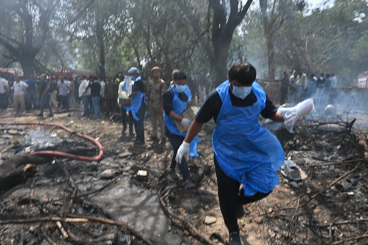 Hindistan'da yolcu uçağı düştü