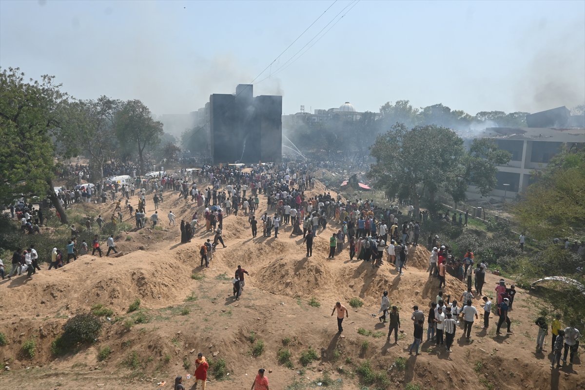 Hindistan'da yolcu uçağı düştü