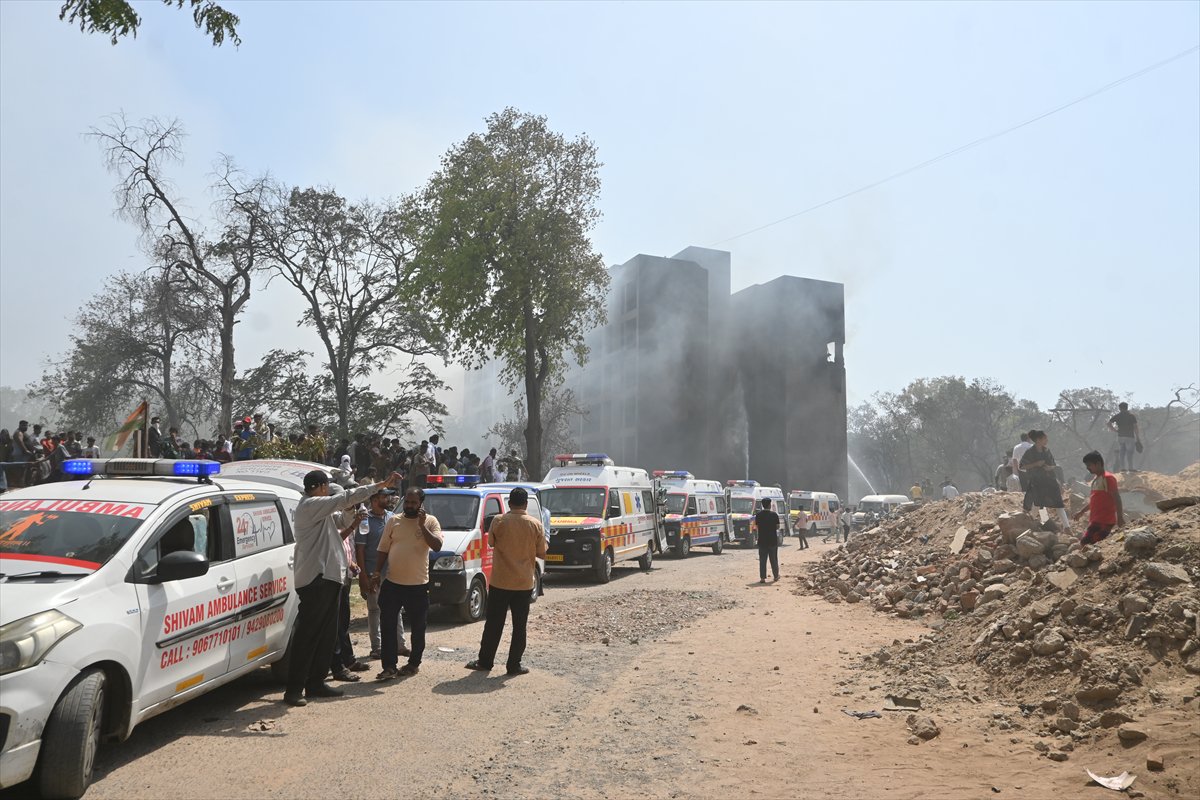 Hindistan'da yolcu uçağı düştü