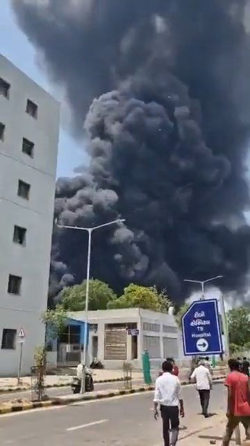 Hindistan'da yolcu uçağı düştü