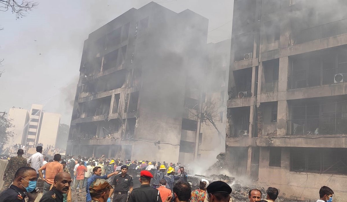 Hindistan'da yolcu uçağı düştü