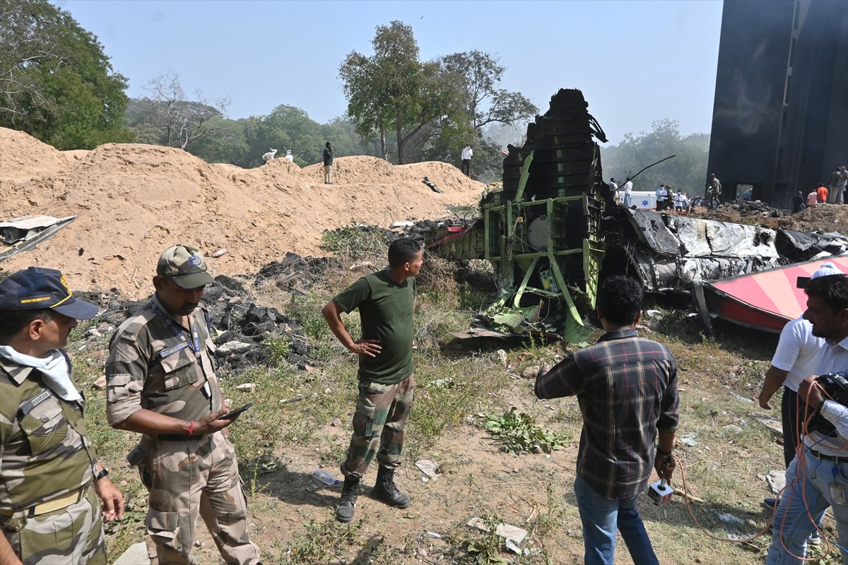 Hindistan'da yolcu uçağı düştü