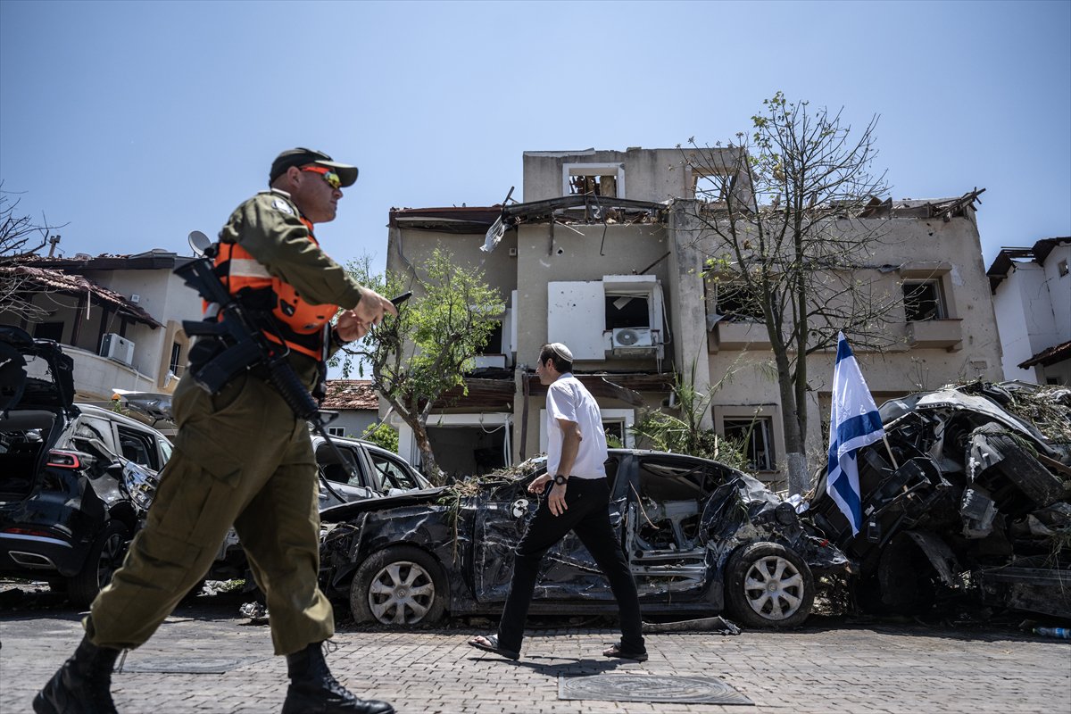 İran’ın misilleme füze atakları Tel Aviv’de hayatı felç etti