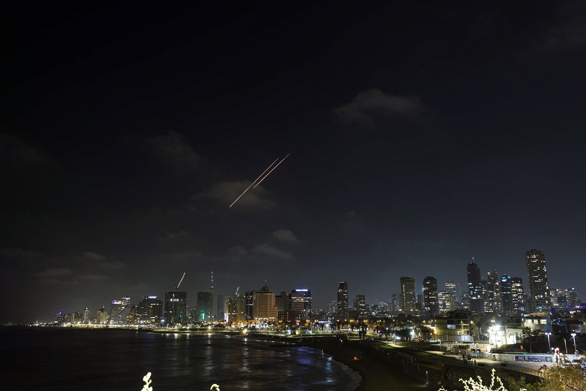 Tel Aviv yerle bir oldu, İran’ın füze yağmuru şehri harabeye çevirdi