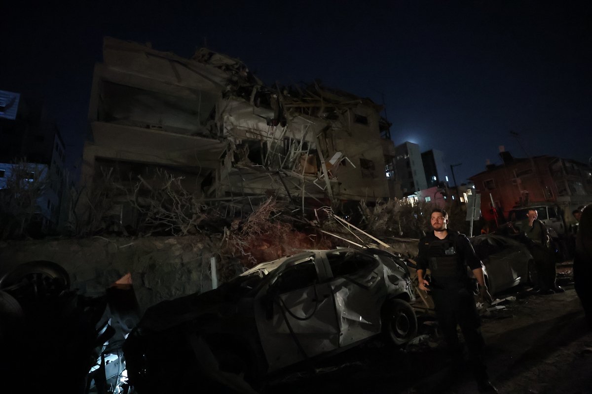 Tel Aviv yerle bir oldu, İran’ın füze yağmuru şehri harabeye çevirdi