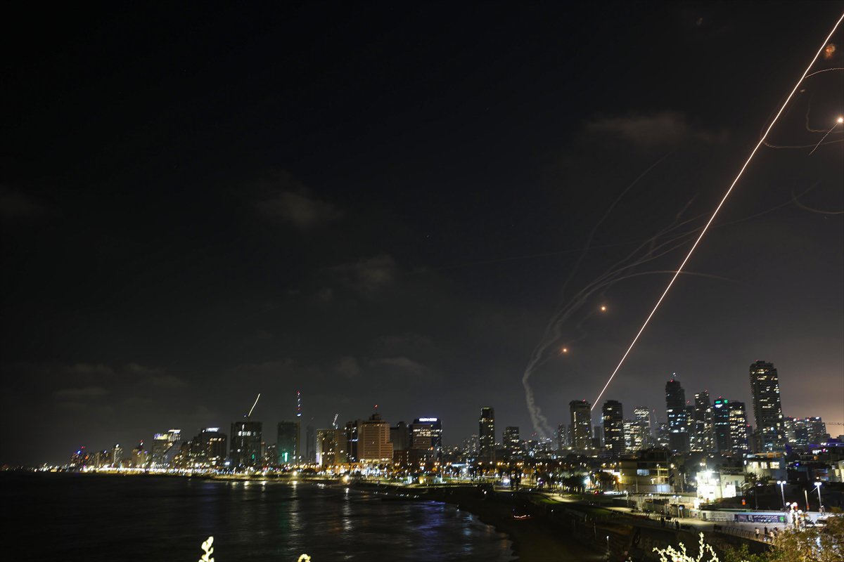 Tel Aviv yerle bir oldu, İran’ın füze yağmuru şehri harabeye çevirdi