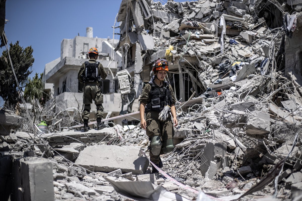 İran’ın misilleme füze atakları Tel Aviv’de hayatı felç etti