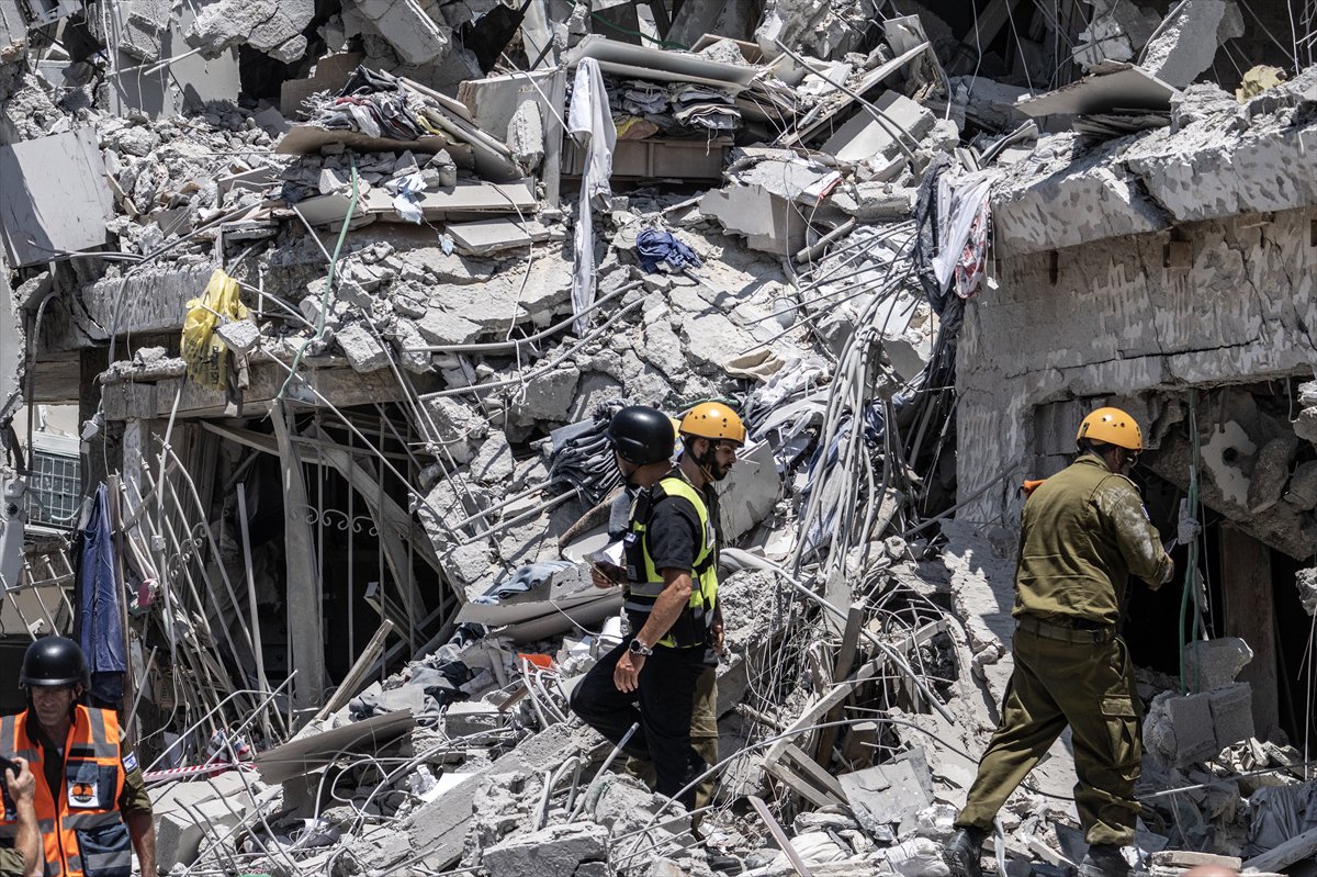 İran’ın misilleme füze atakları Tel Aviv’de hayatı felç etti