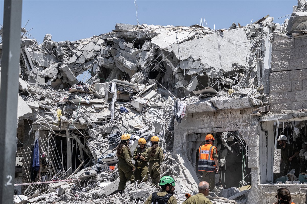 İran’ın misilleme füze atakları Tel Aviv’de hayatı felç etti