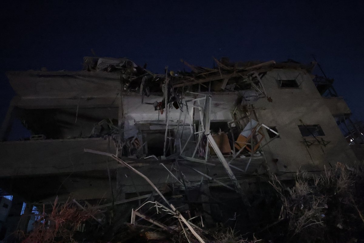 Tel Aviv yerle bir oldu, İran’ın füze yağmuru şehri harabeye çevirdi