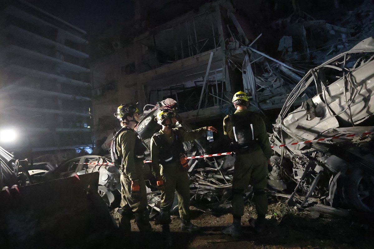 Tel Aviv yerle bir oldu, İran’ın füze yağmuru şehri harabeye çevirdi
