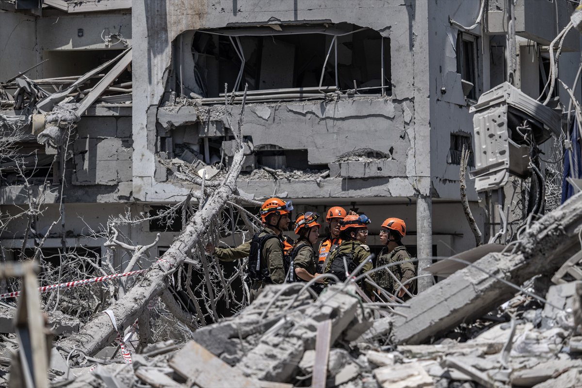 İran’ın misilleme füze atakları Tel Aviv’de hayatı felç etti