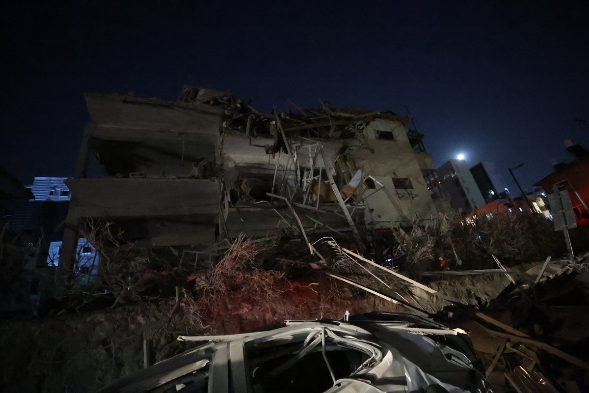 Tel Aviv yerle bir oldu, İran’ın füze yağmuru şehri harabeye çevirdi